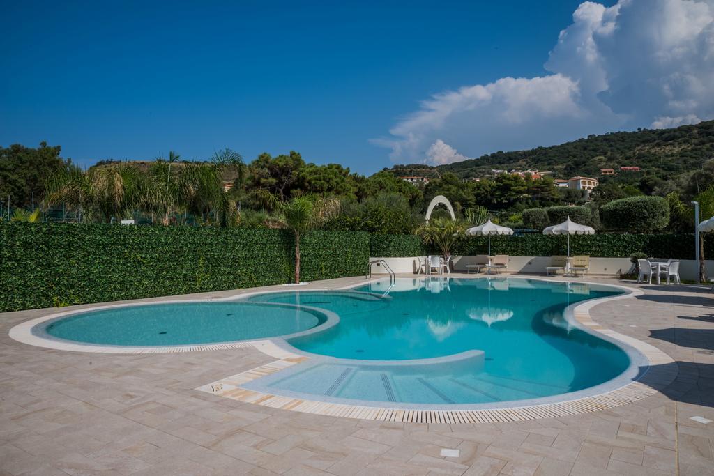 Hotel Blu Tropical Zambrone Exterior foto
