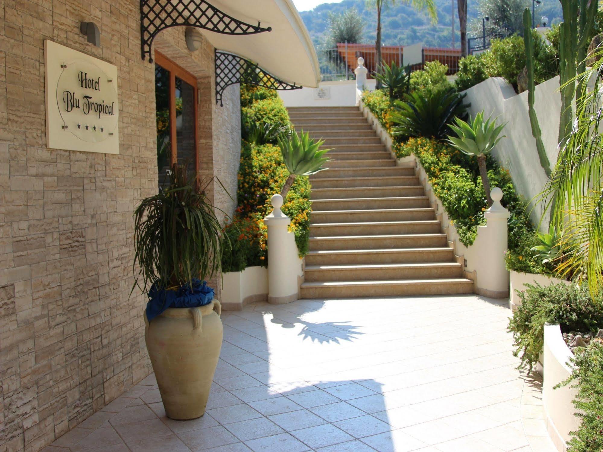 Hotel Blu Tropical Zambrone Exterior foto