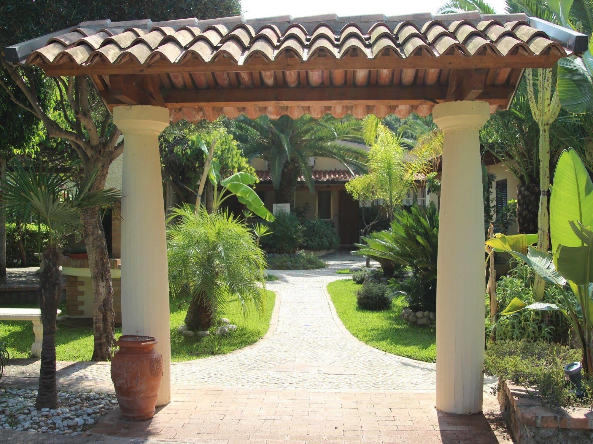 Hotel Blu Tropical Zambrone Exterior foto